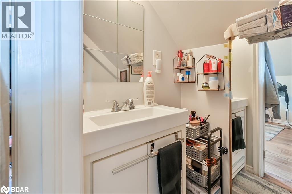 139 BALSAM AVENUE S - 21