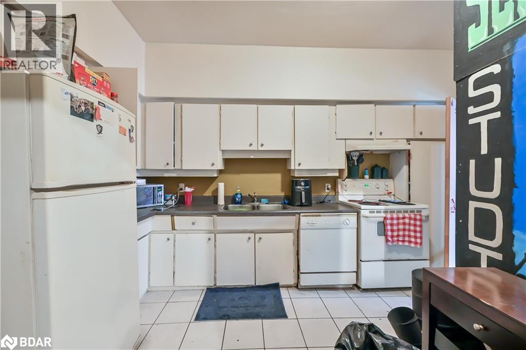 139 BALSAM AVENUE S - 23