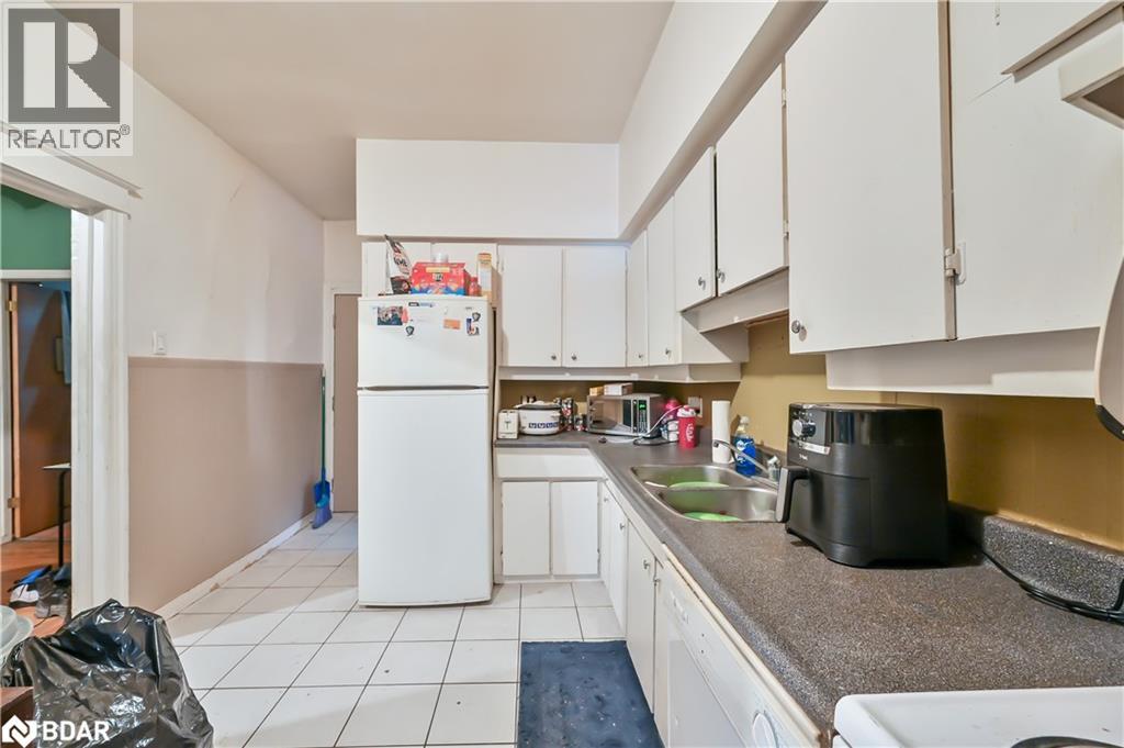 139 BALSAM AVENUE S - 24