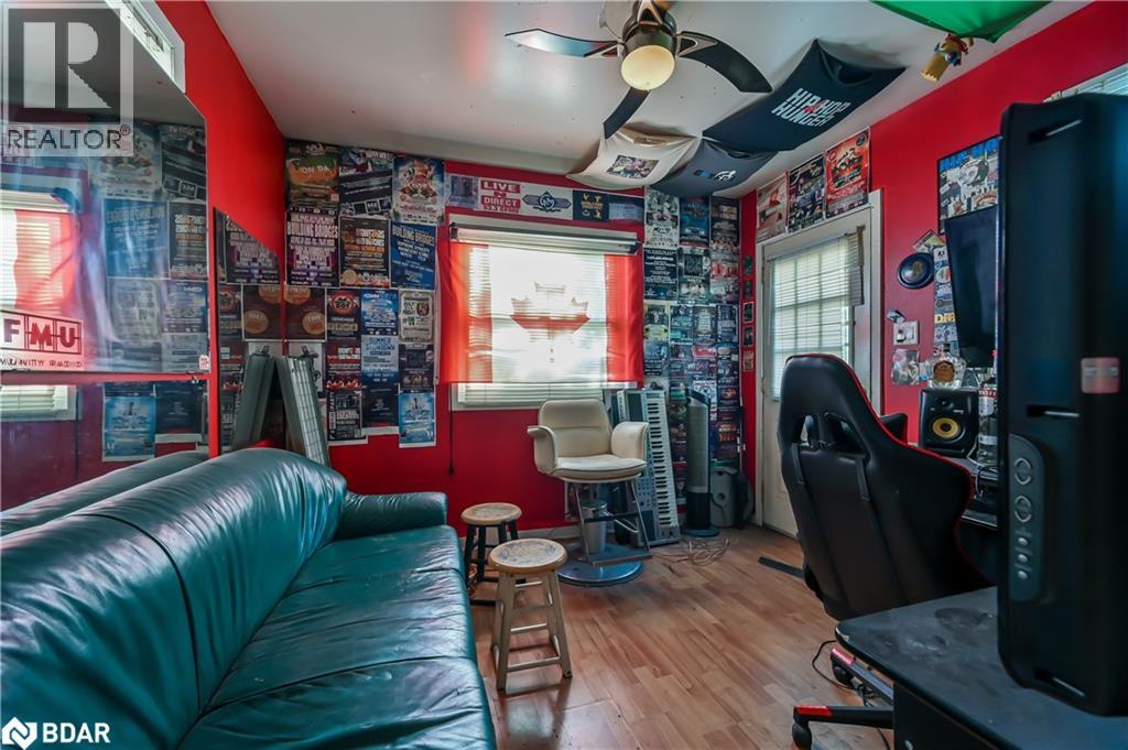 139 BALSAM AVENUE S - 25
