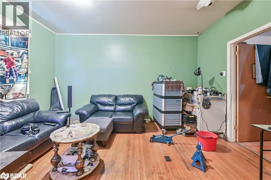 139 BALSAM AVENUE S - 27