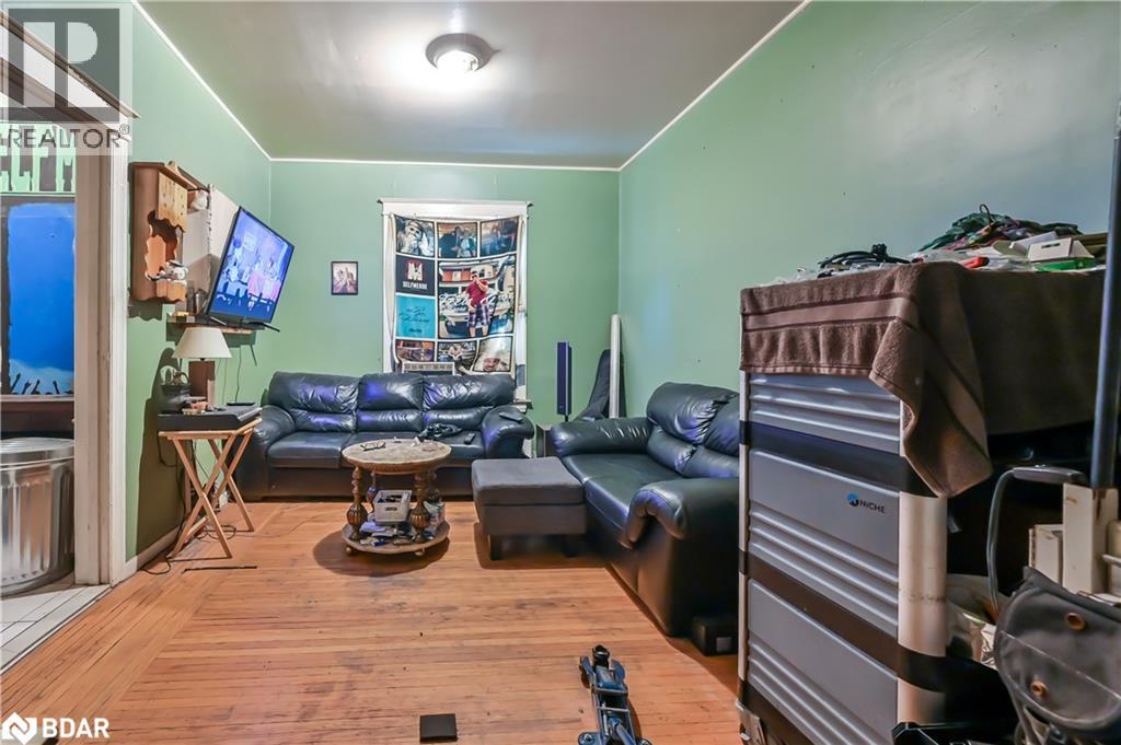 139 BALSAM AVENUE S - 28
