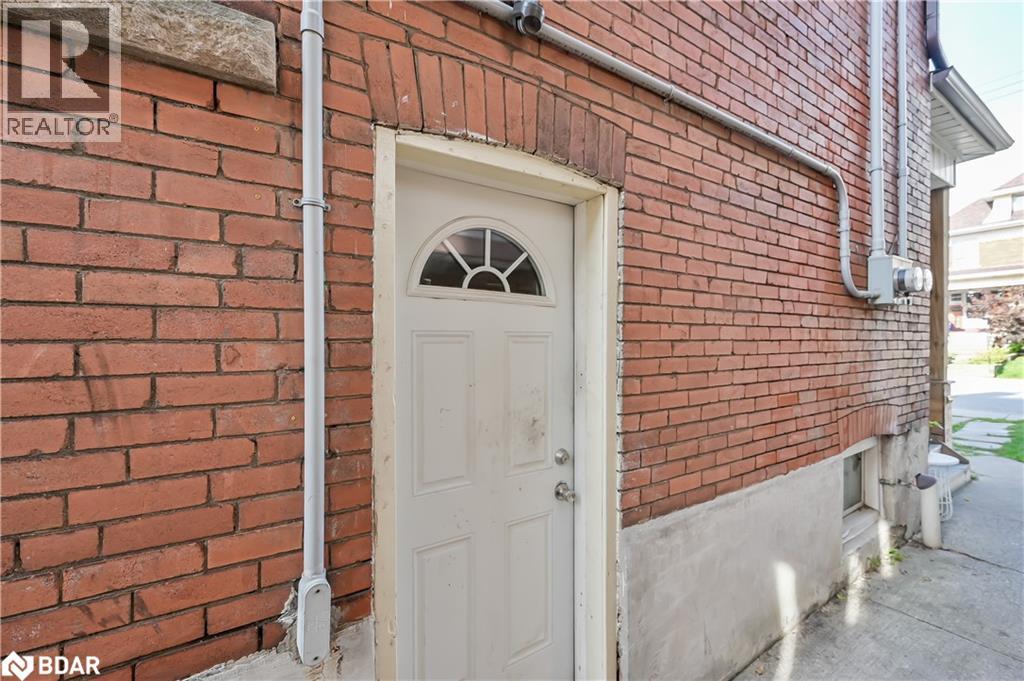 139 BALSAM AVENUE S - 29