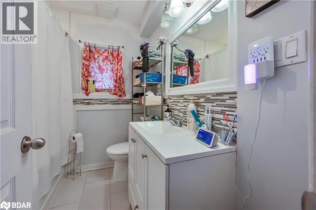 139 BALSAM AVENUE S - 9