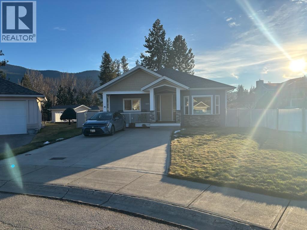 2265 Selkirk Place, Grand Forks