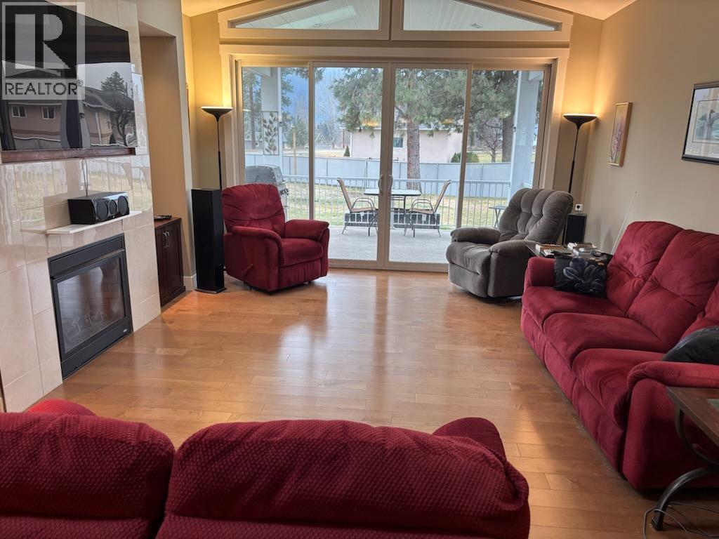 2265 Selkirk Place, Grand Forks