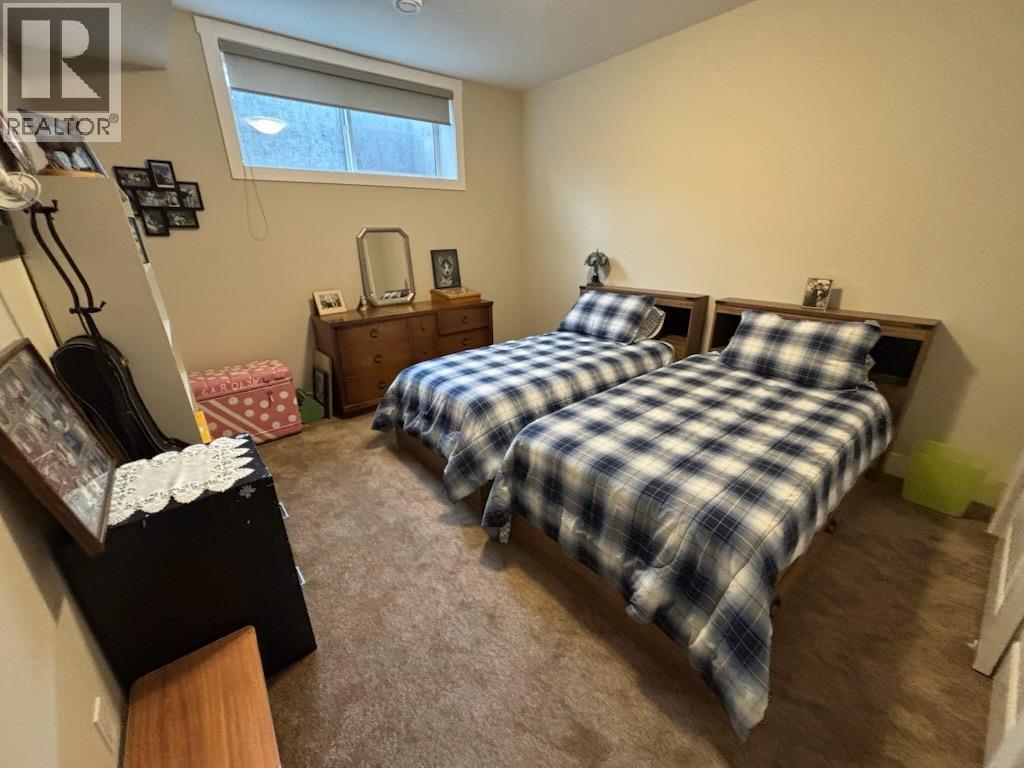 2265 Selkirk Place, Grand Forks