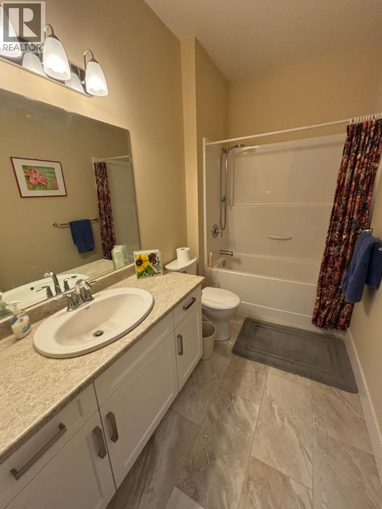 2265 Selkirk Place, Grand Forks