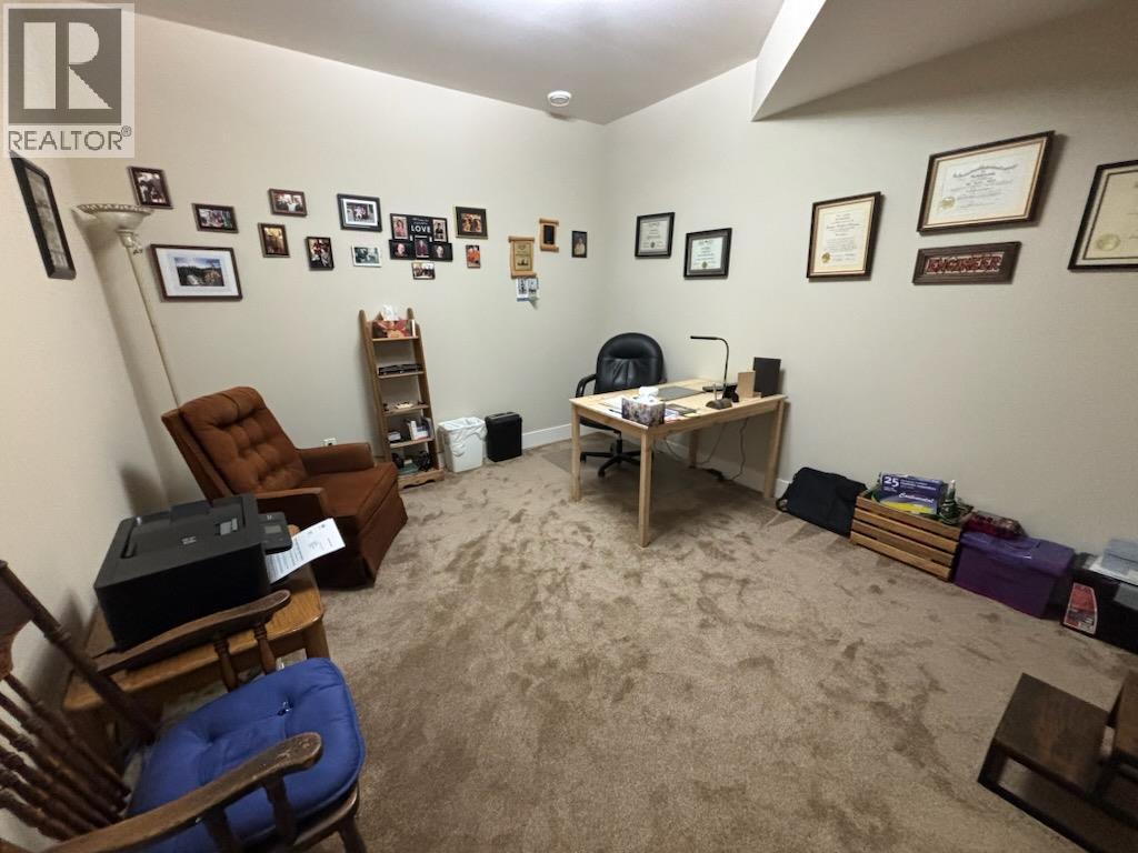 2265 Selkirk Place, Grand Forks