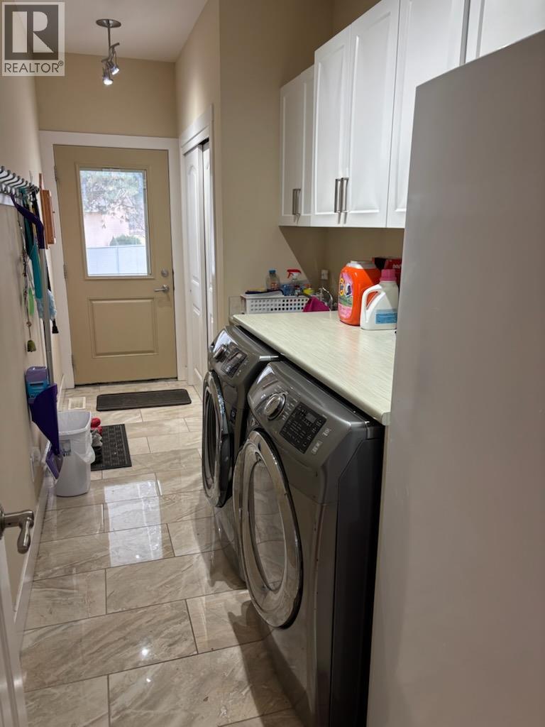 2265 Selkirk Place, Grand Forks