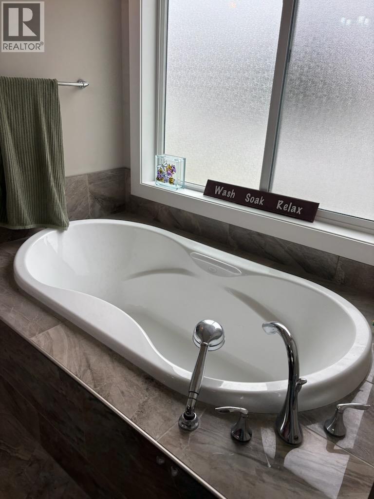 2265 Selkirk Place, Grand Forks