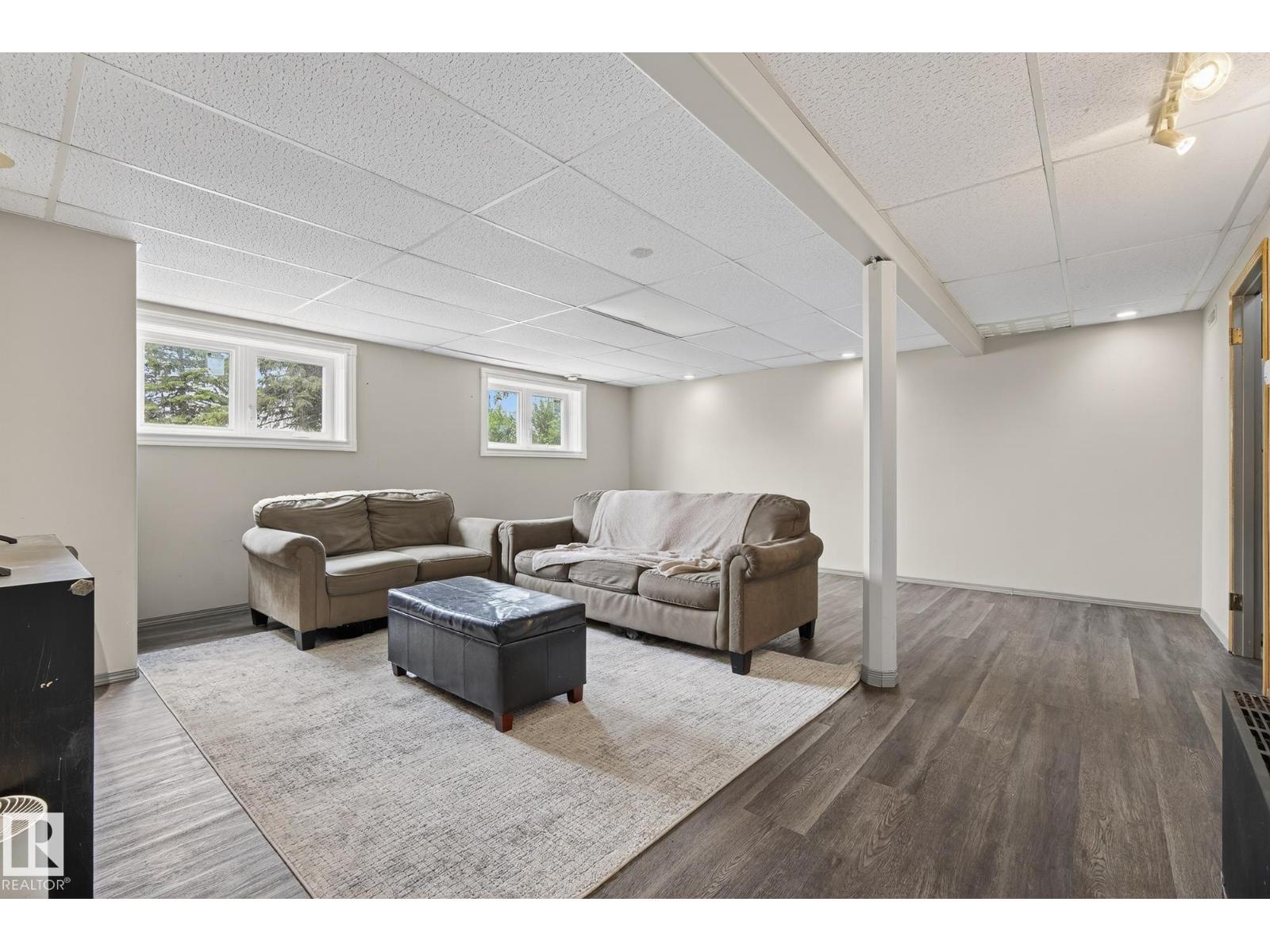 
          320 1 AV
            <br/>
            <span>Thorhild</span>
            , 
            <span>AB</span>
             <span>T0A3J0</span>
        