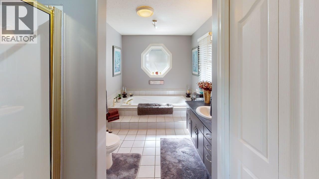 5270 MACKAY CRESCENT - 21