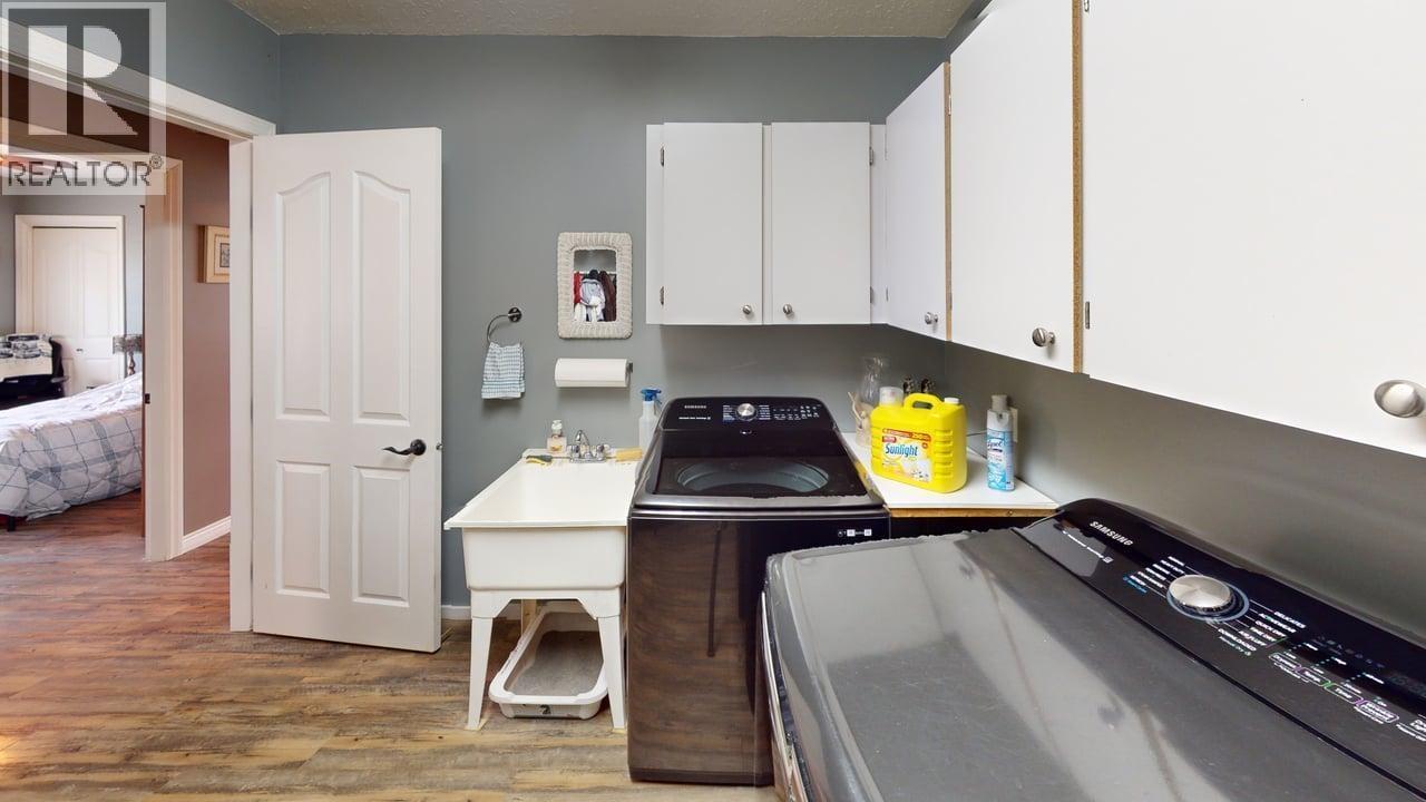 5270 MACKAY CRESCENT - 27