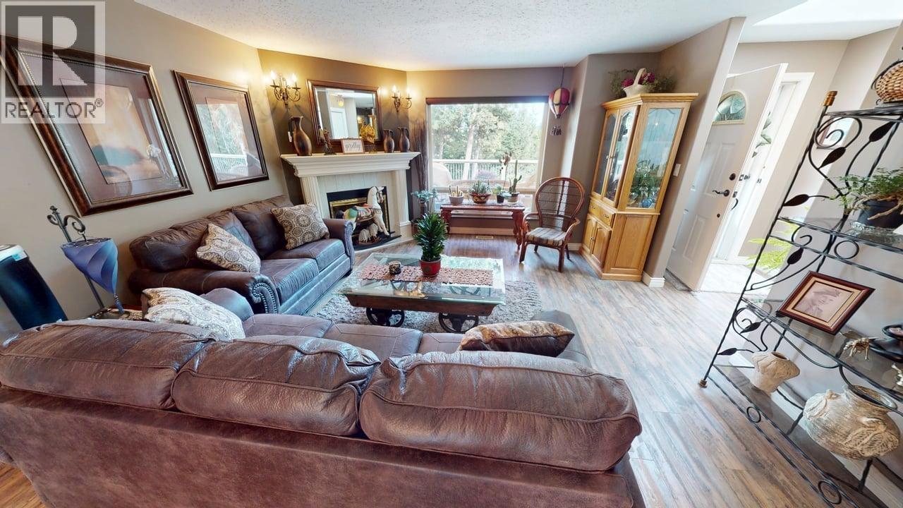 5270 MACKAY CRESCENT - 7