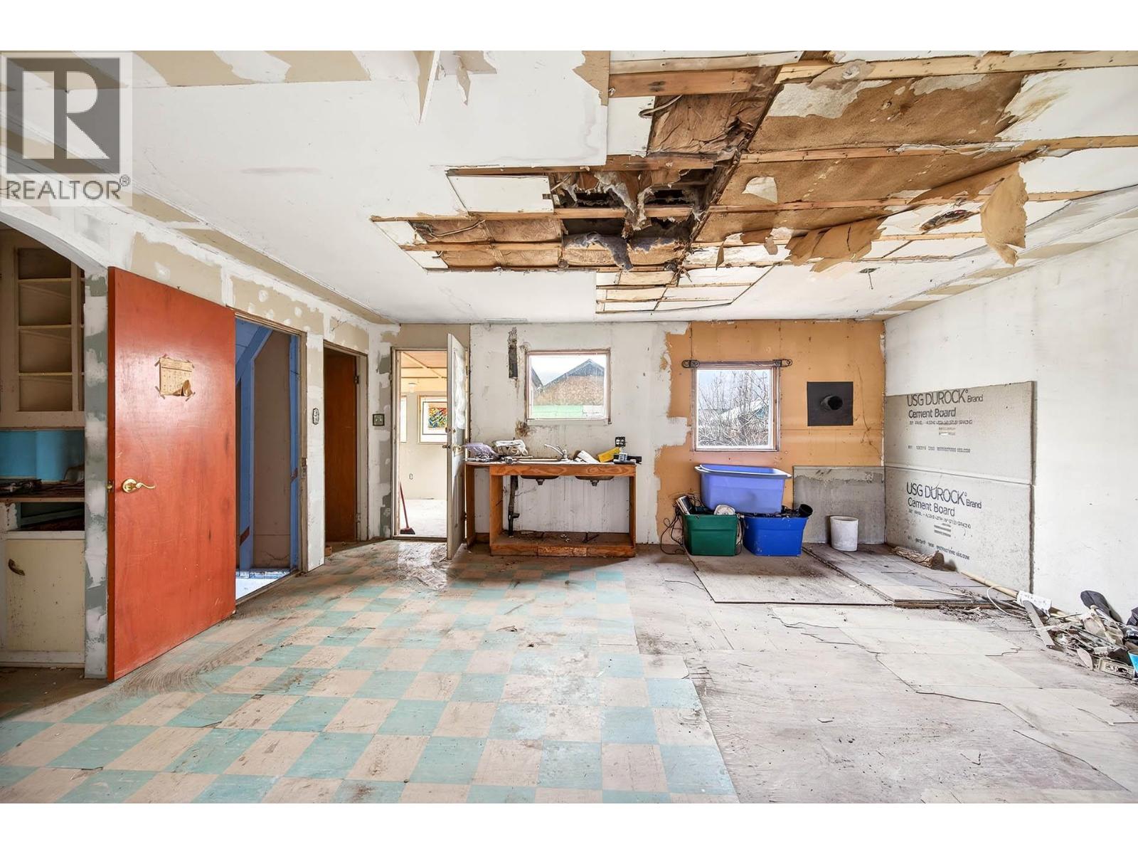 439 CAMPBELL AVENUE - 10