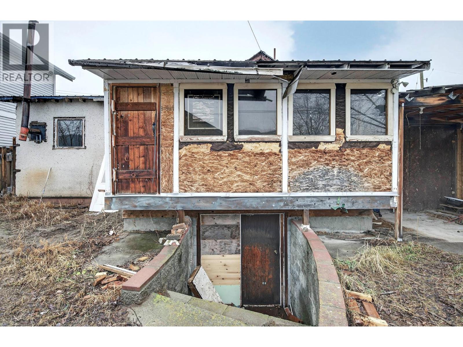 439 CAMPBELL AVENUE - 17