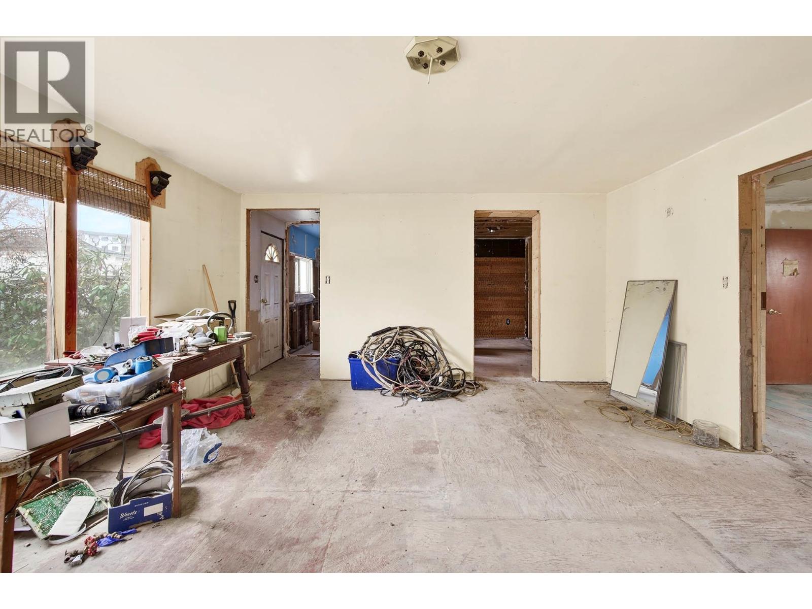 439 Campbell Avenue - 4