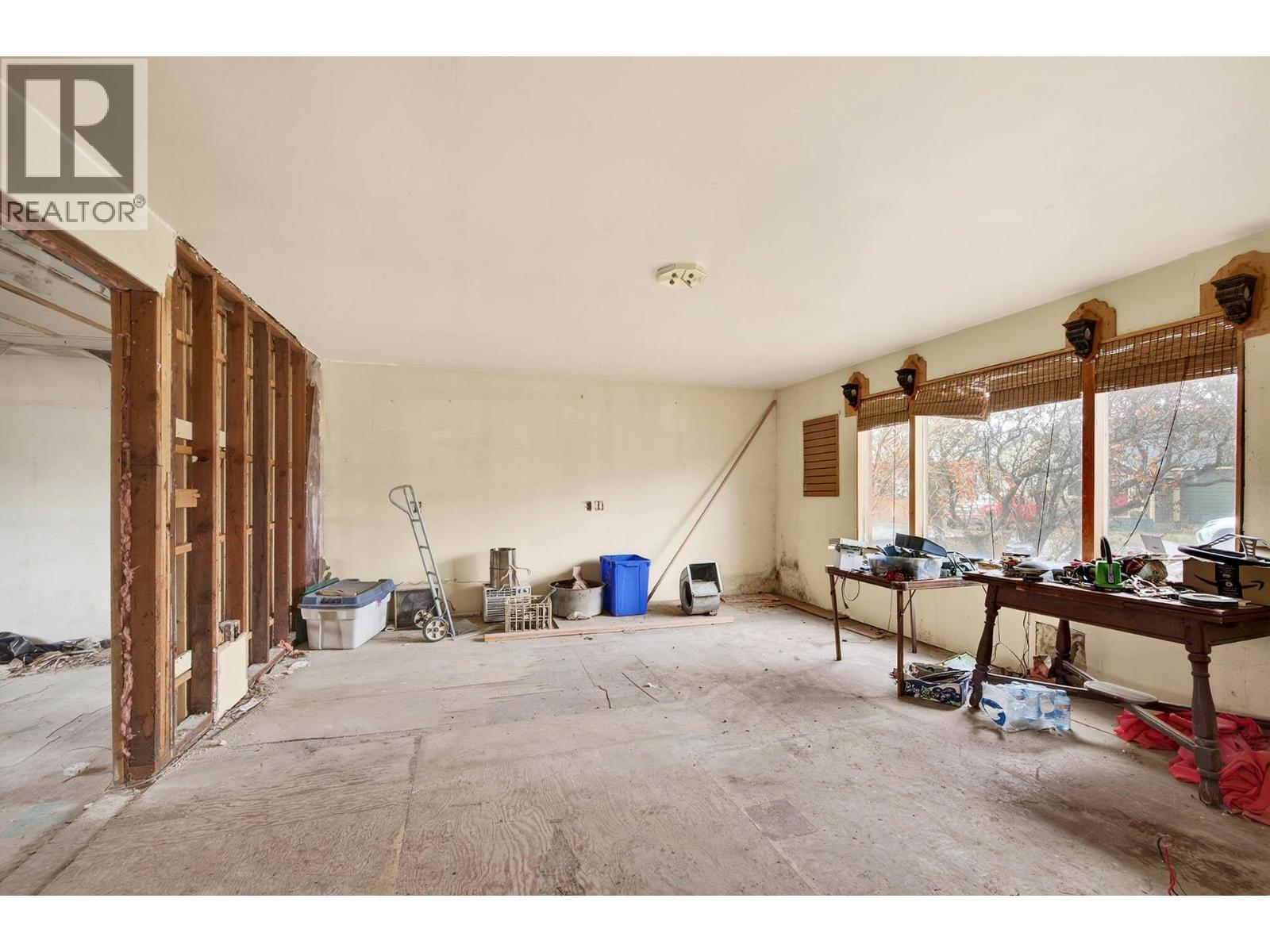 439 CAMPBELL AVENUE - 6