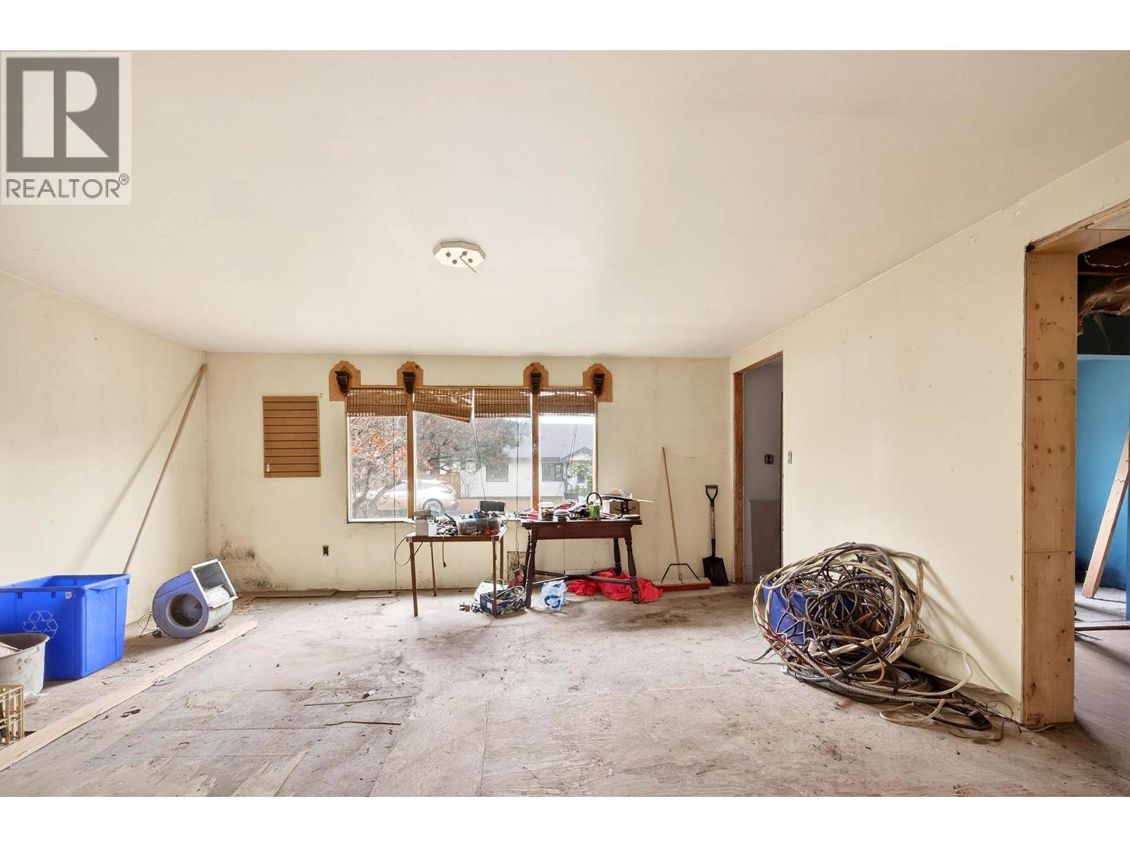 439 CAMPBELL AVENUE - 7