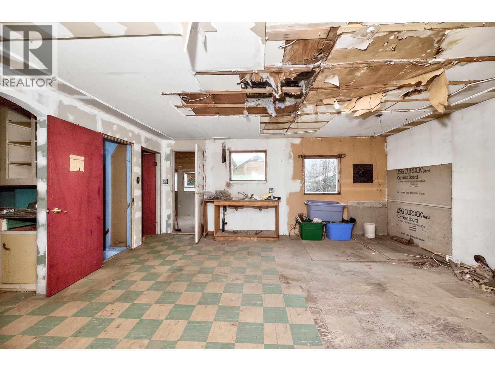 439 CAMPBELL AVENUE - 9