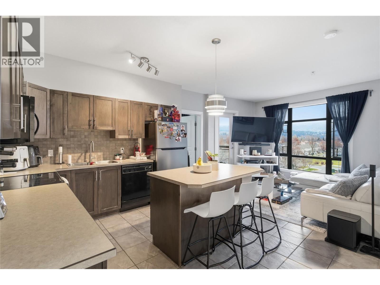 559 654 Cook Road, Kelowna