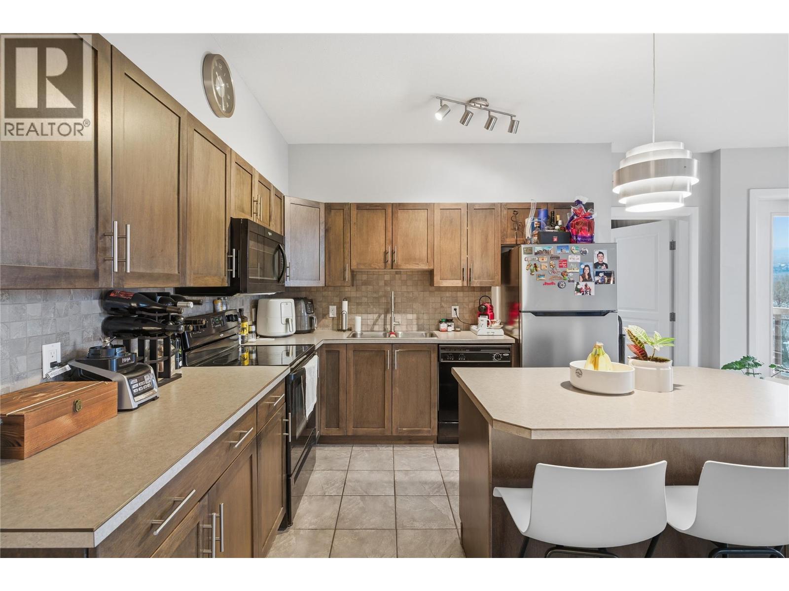 559 654 Cook Road, Kelowna