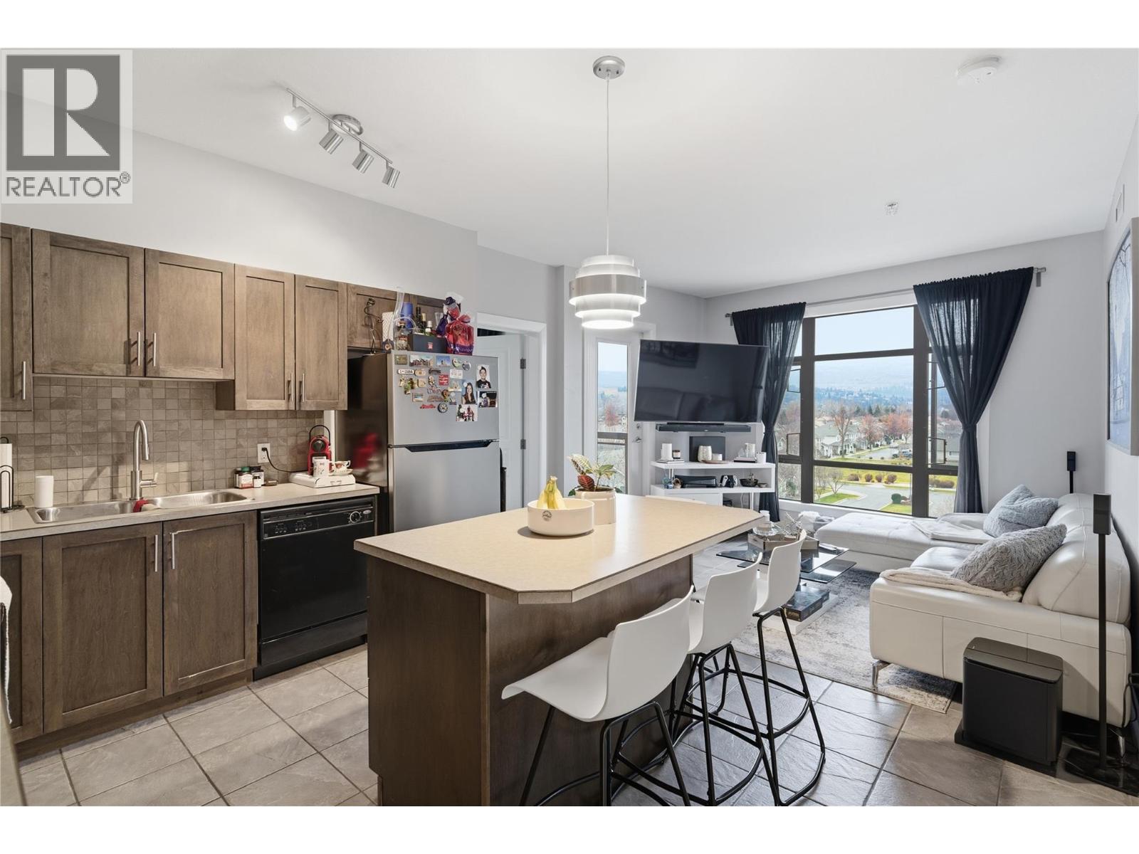 559 654 Cook Road, Kelowna