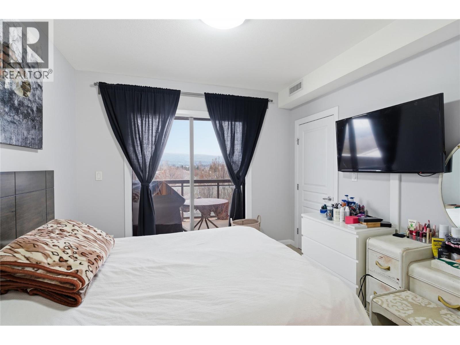 559 654 Cook Road, Kelowna