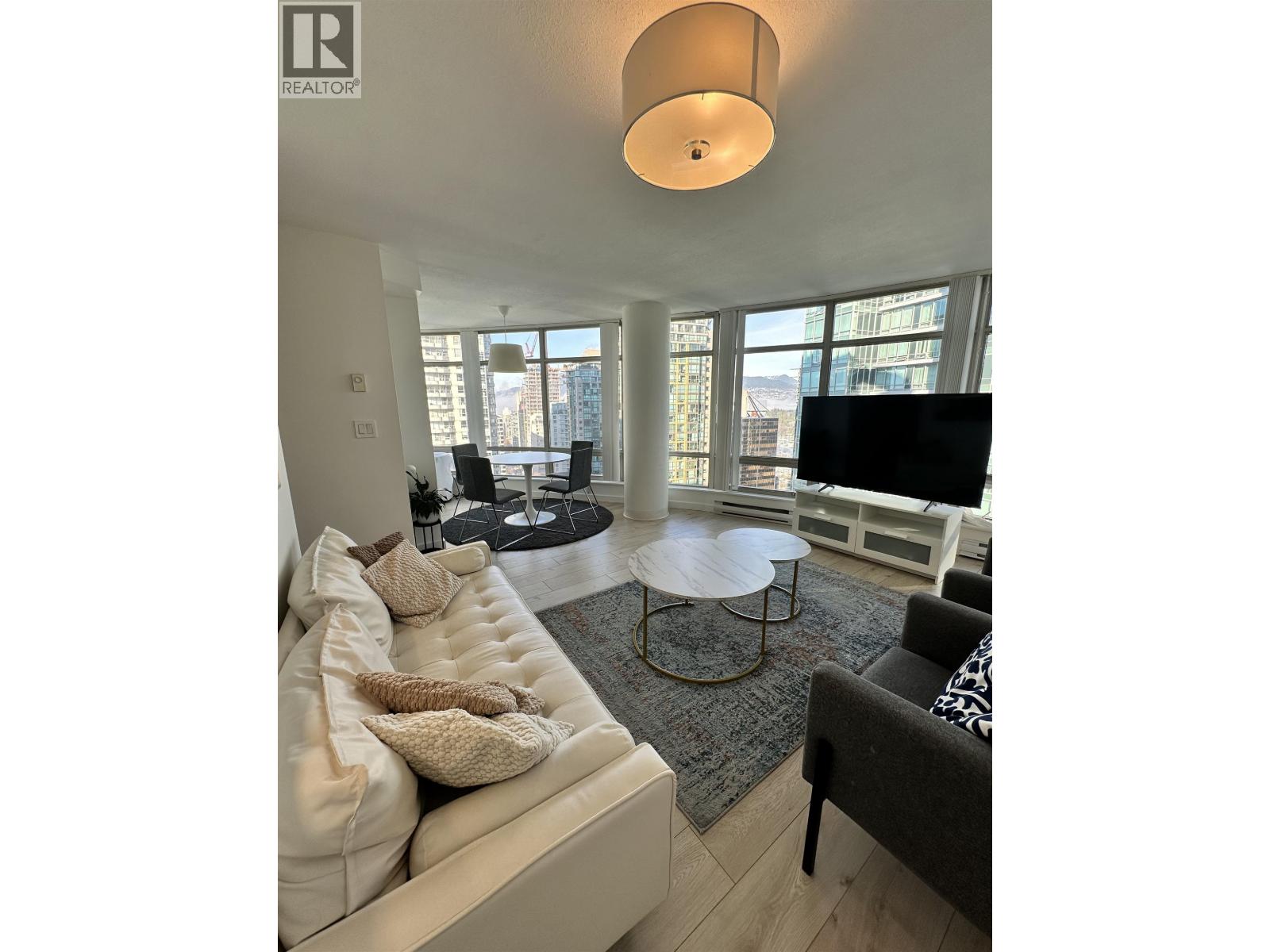 House in Vancouver - Image 7