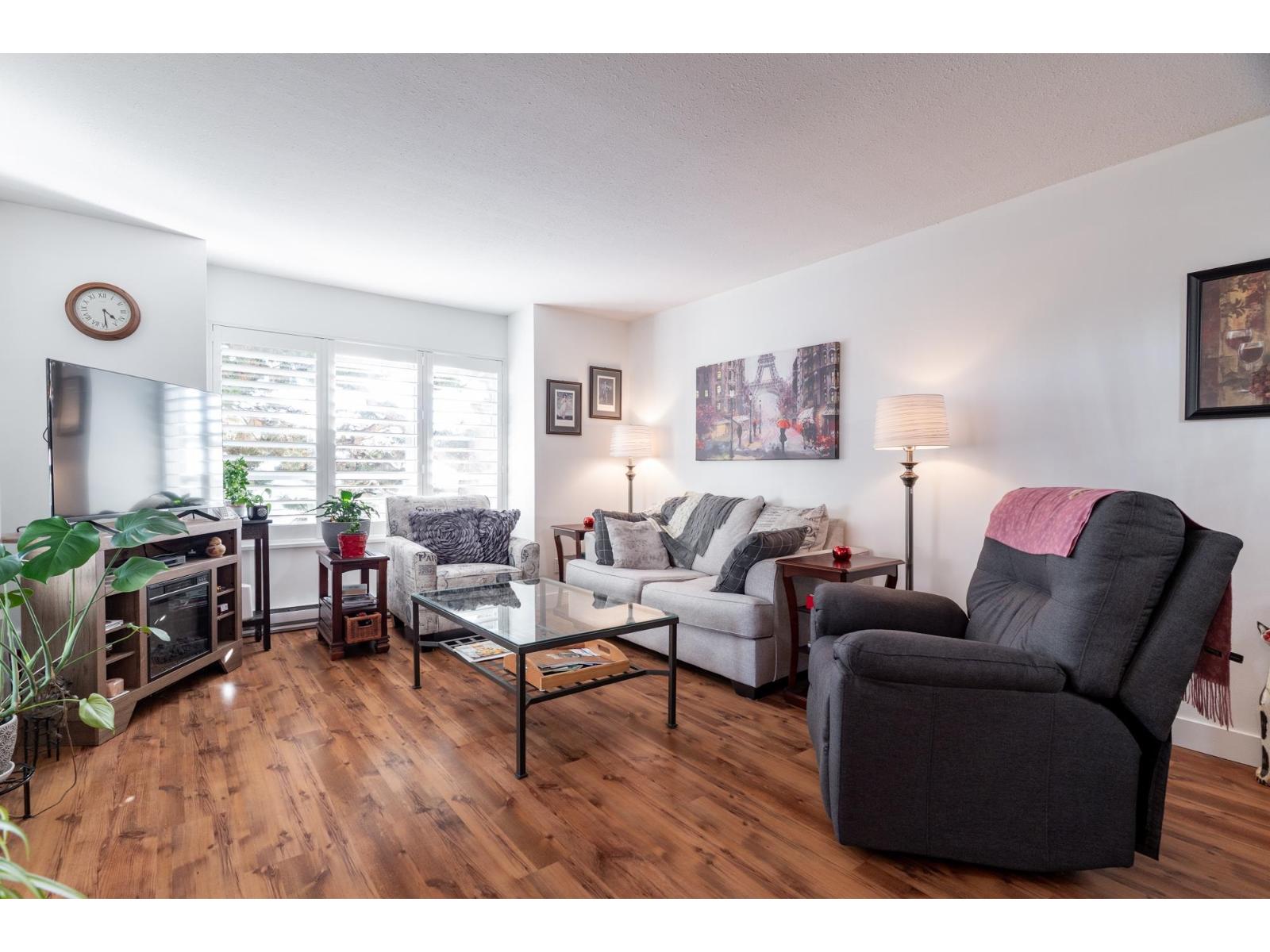 204 15130 ROPER AVENUE, White Rock