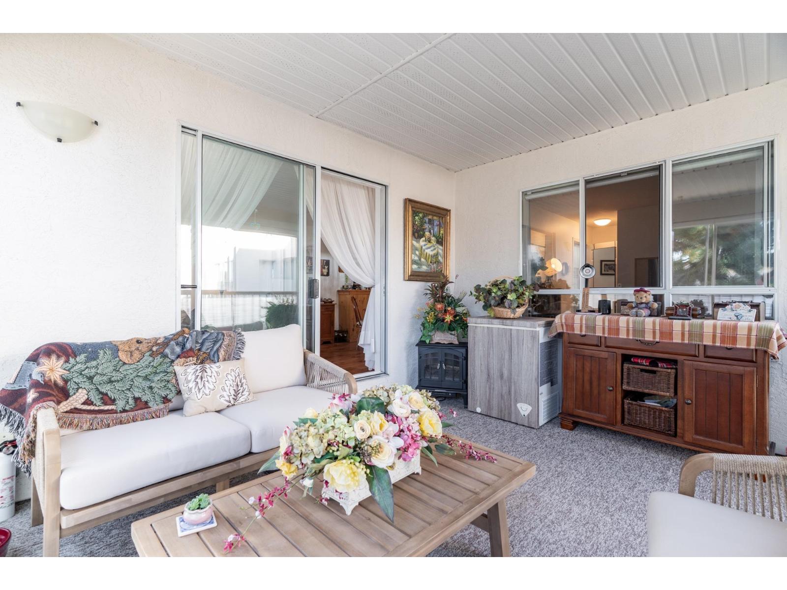 204 15130 ROPER AVENUE, White Rock