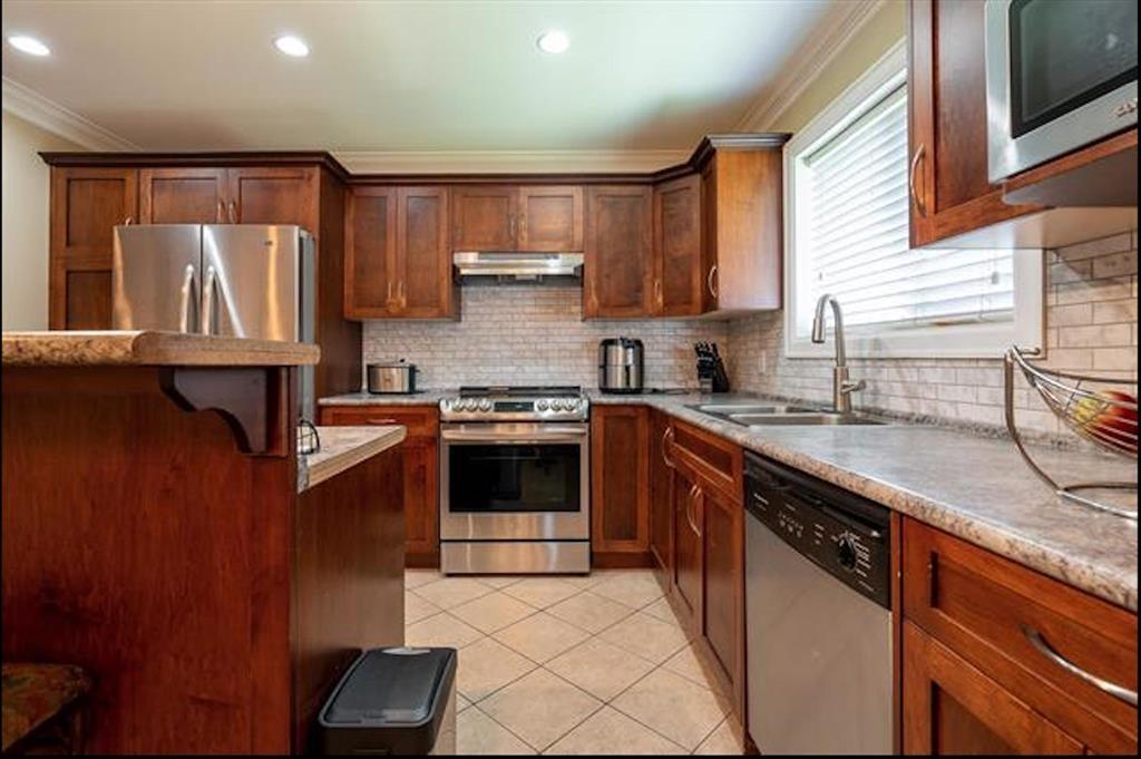 23009 FRASER HIGHWAY, Langley