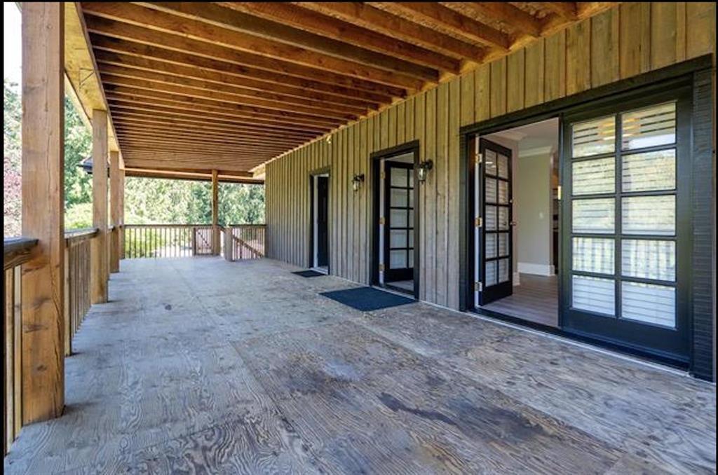 23009 FRASER HIGHWAY, Langley