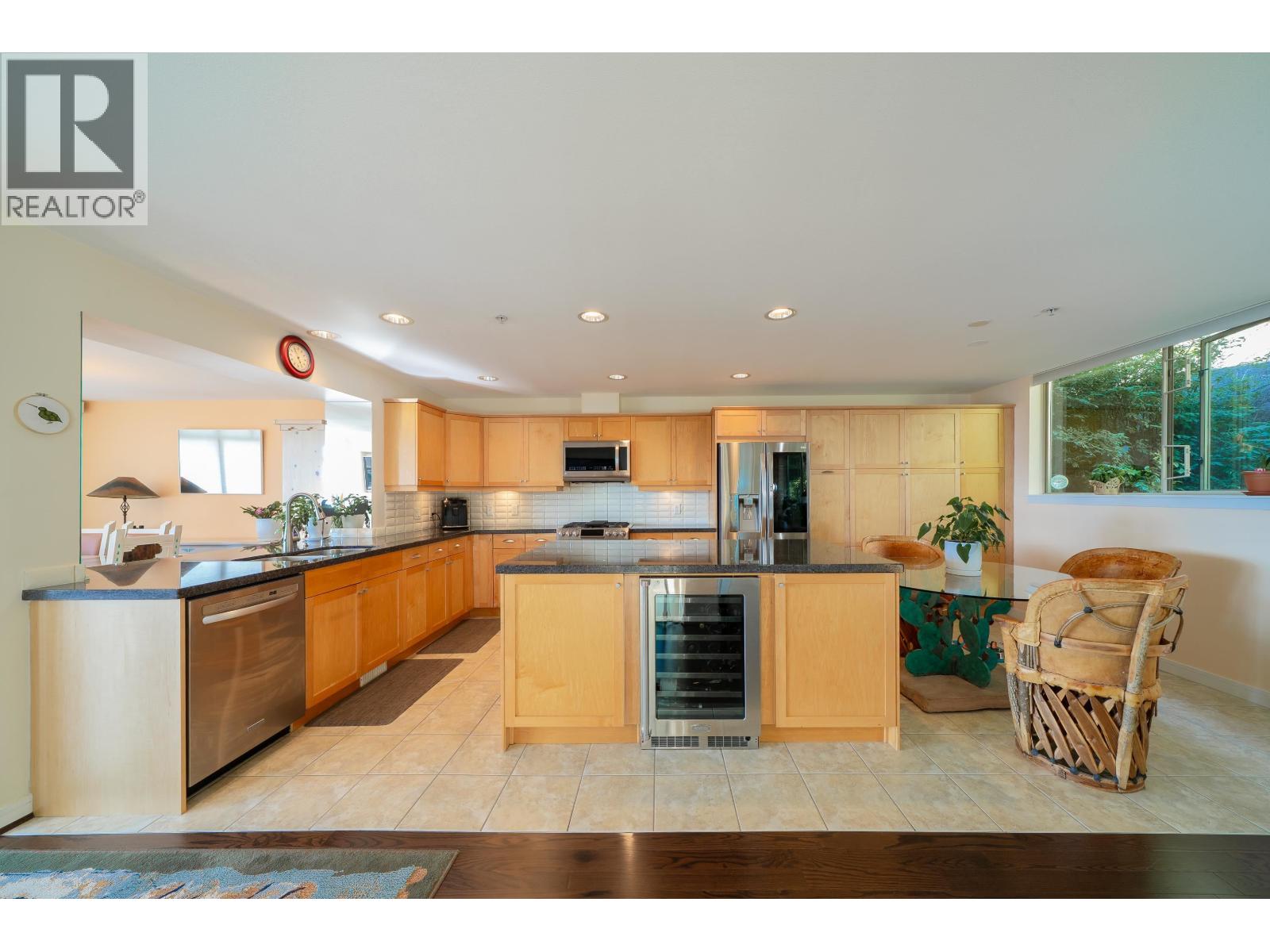 8664 SEASCAPE DRIVE, West Vancouver