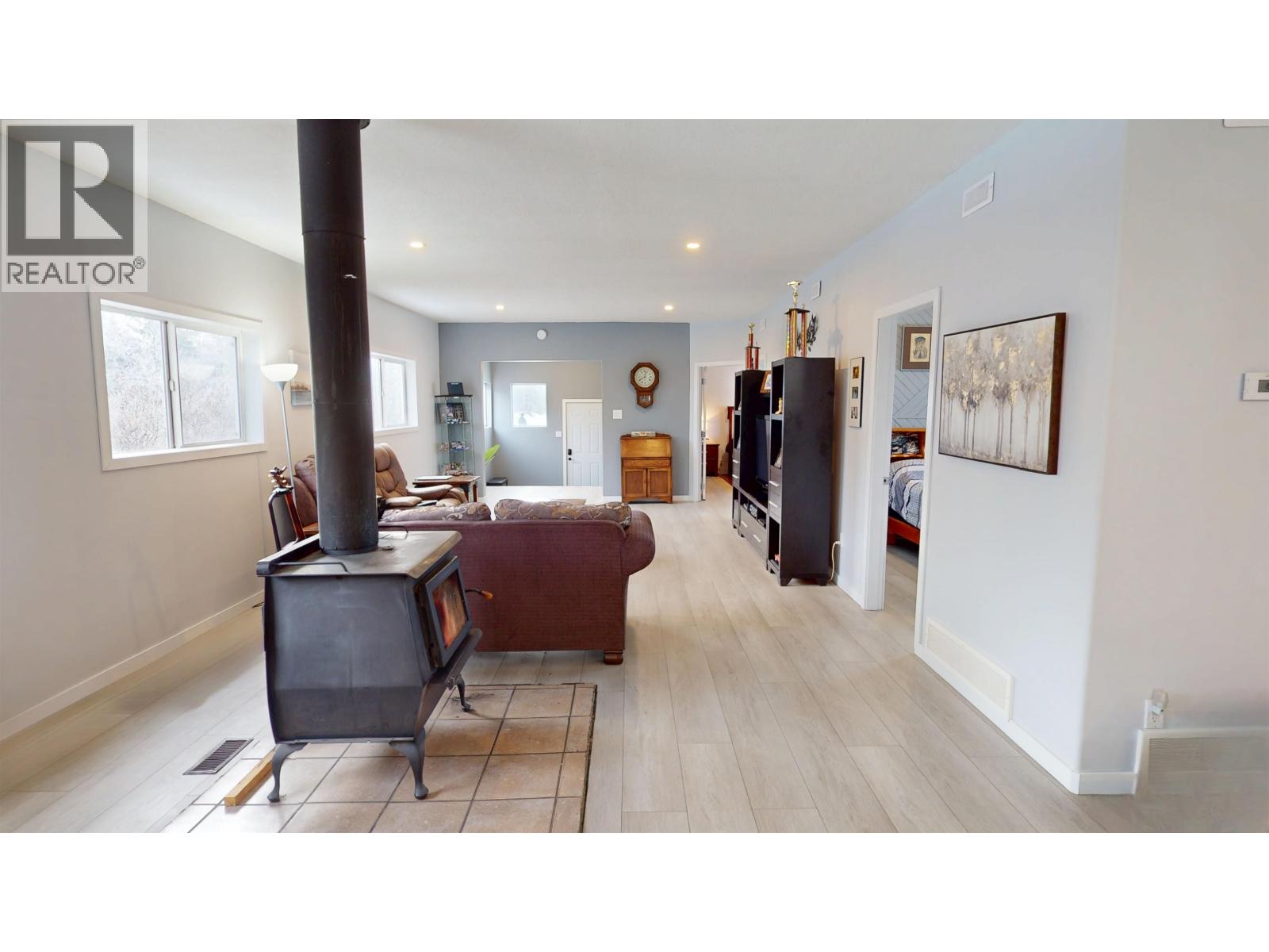 2107 RAWLINGS ROAD, Quesnel