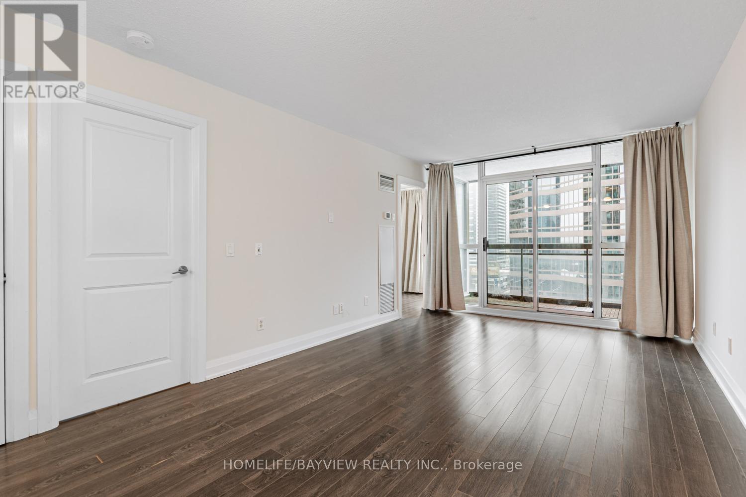 #1015 18 PARKVIEW AVENUE - 12