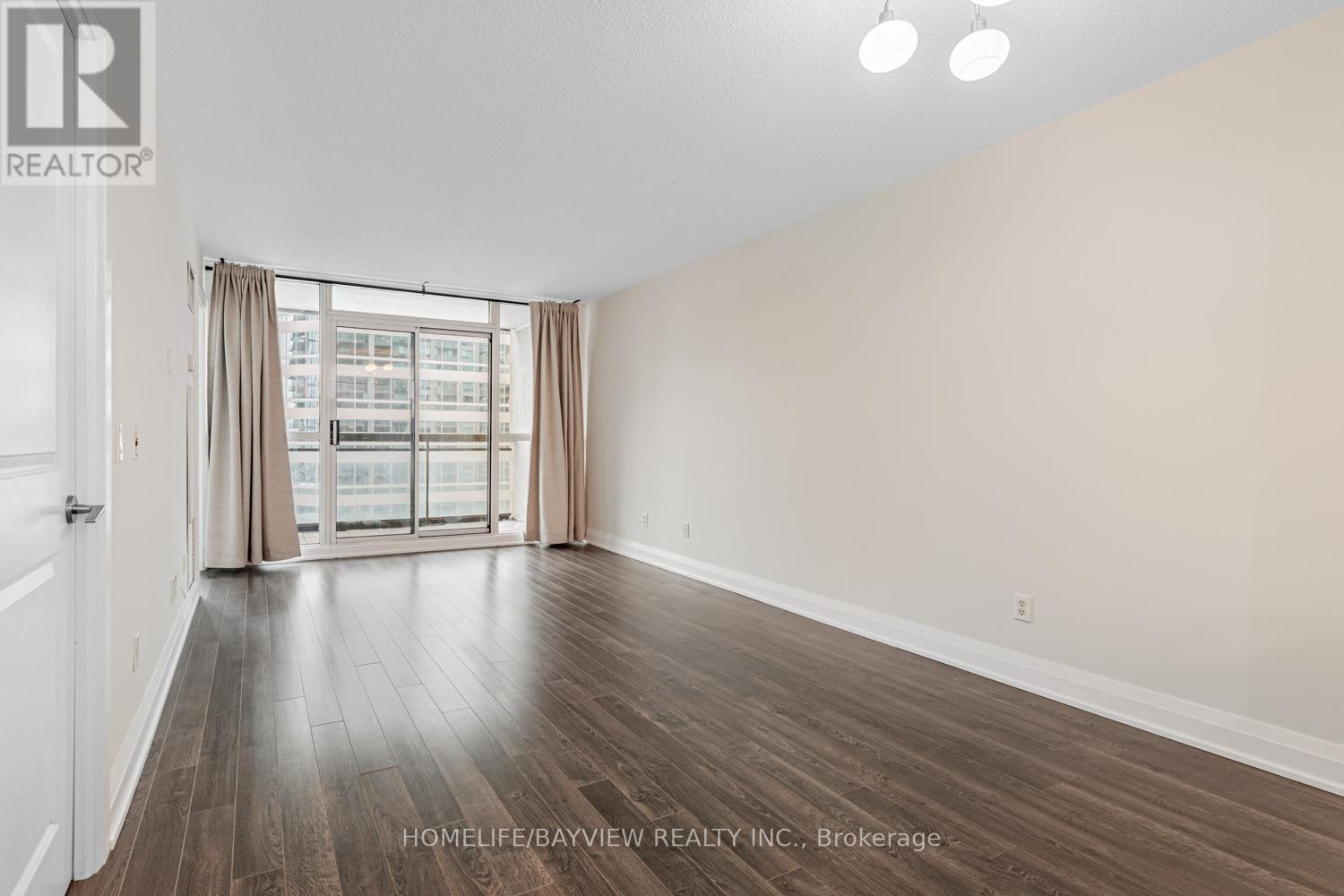 #1015 18 PARKVIEW AVENUE - 13