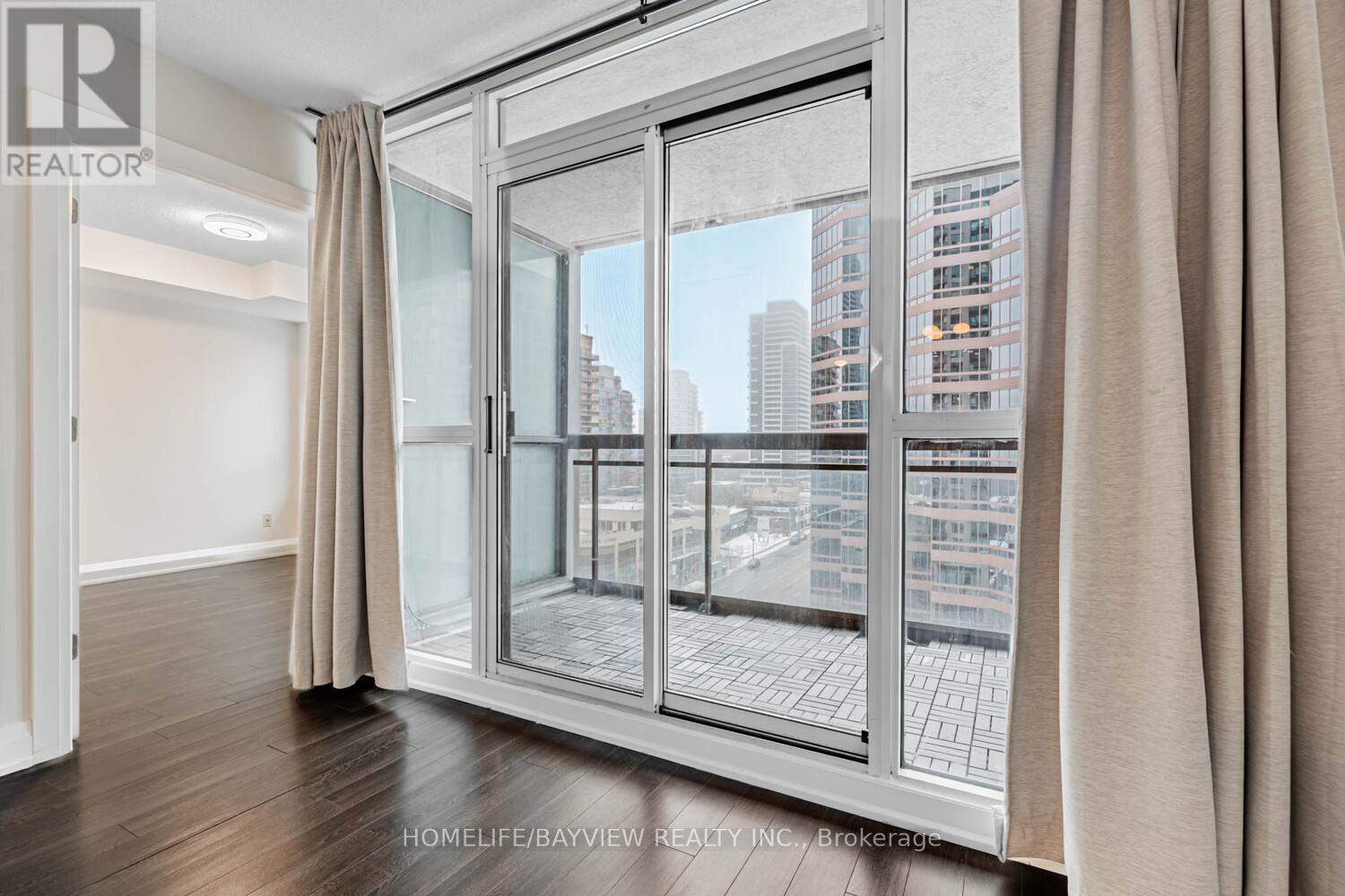 #1015 18 PARKVIEW AVENUE - 15
