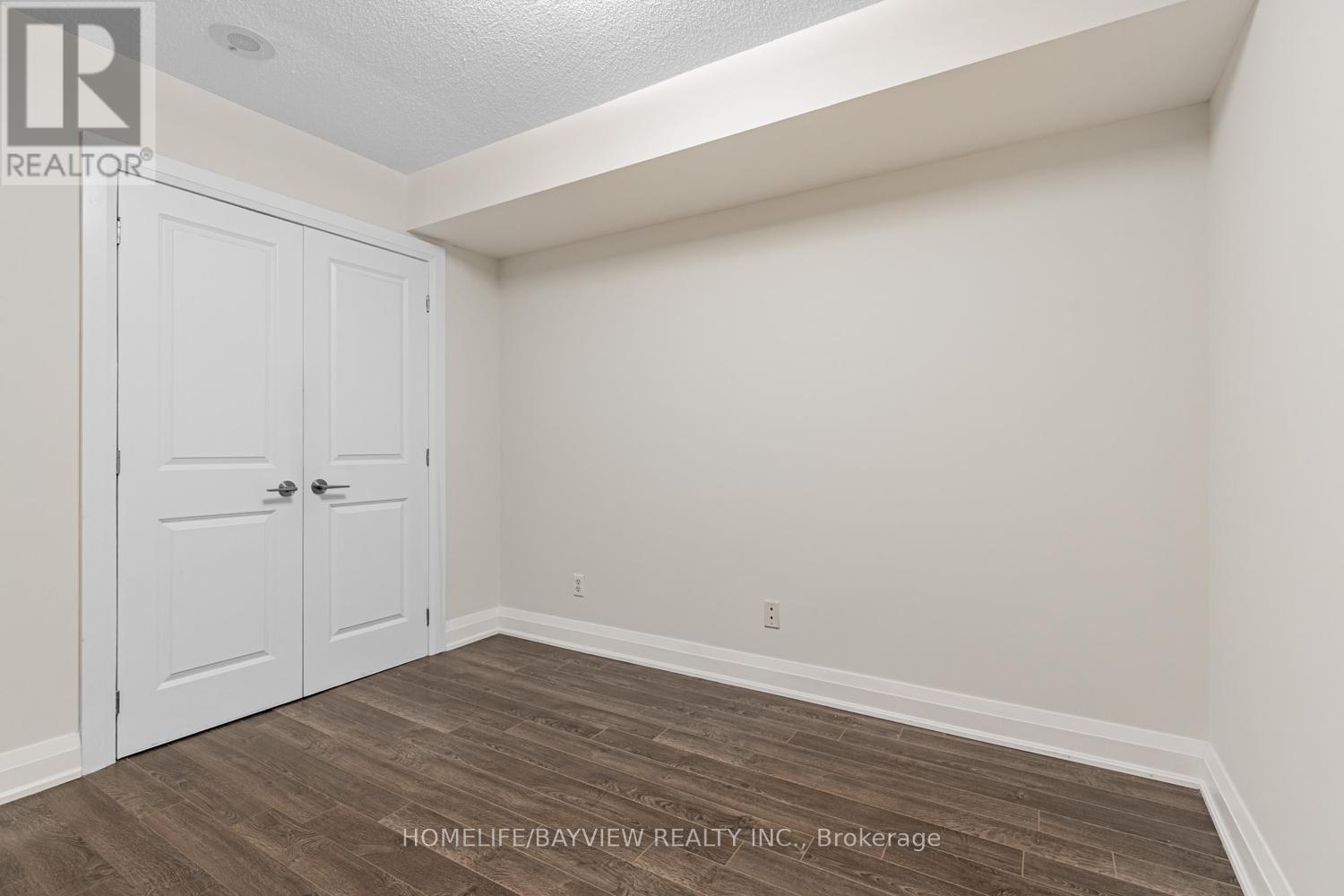 #1015 18 PARKVIEW AVENUE - 19