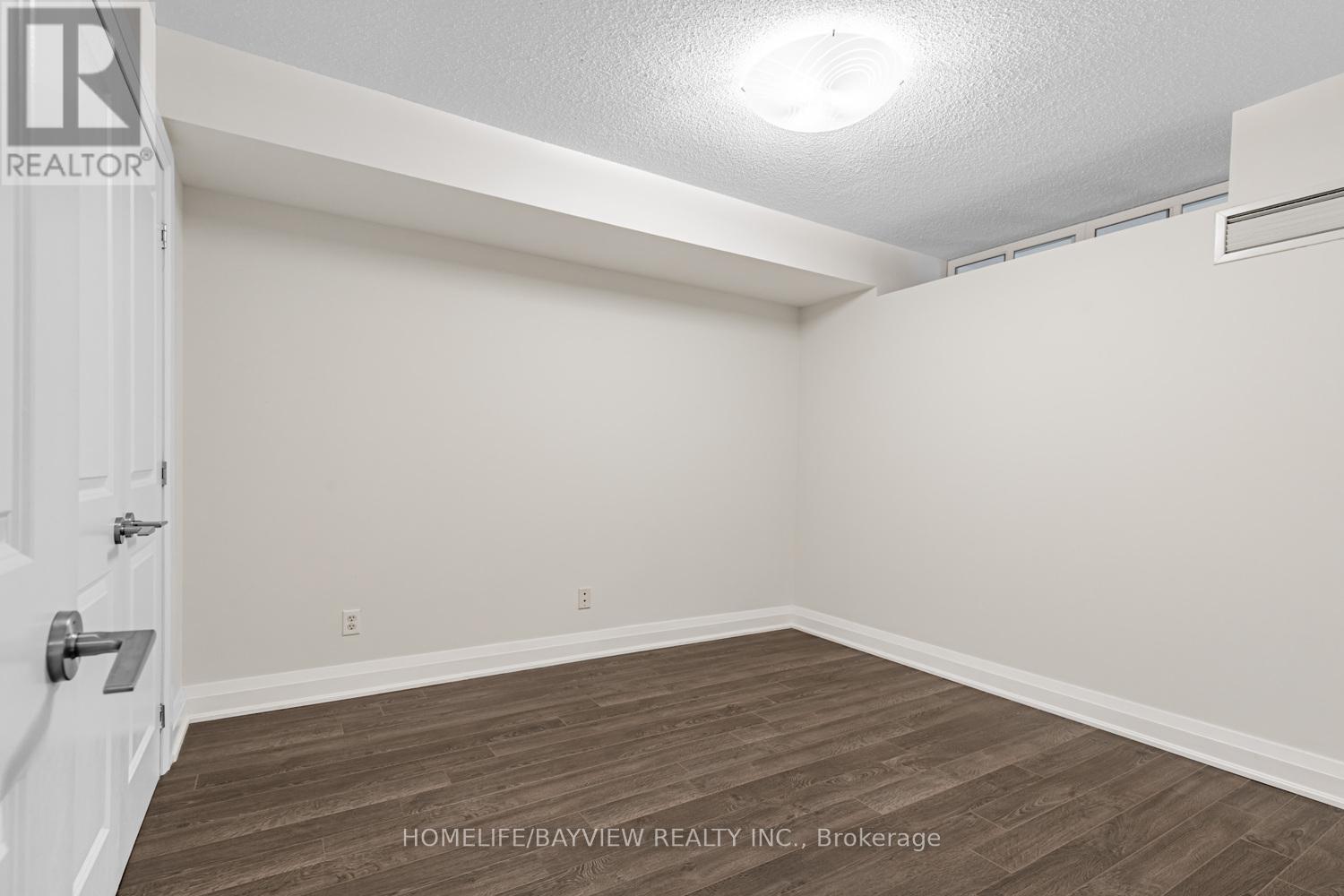 #1015 18 PARKVIEW AVENUE - 20