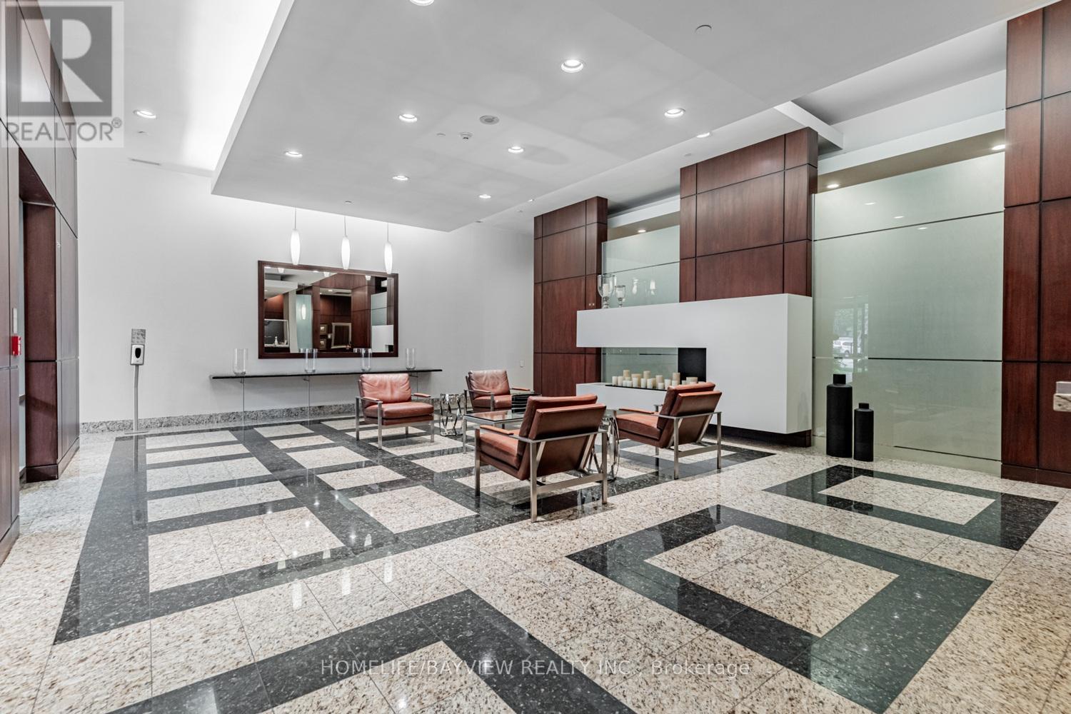 #1015 18 PARKVIEW AVENUE - 3