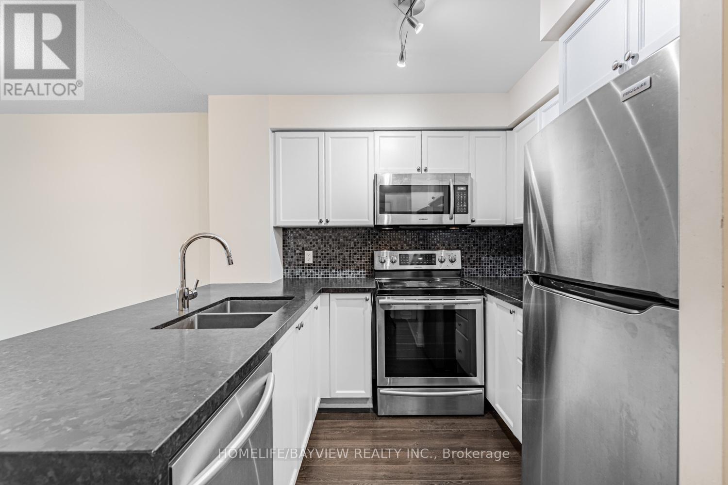 #1015 18 PARKVIEW AVENUE - 6