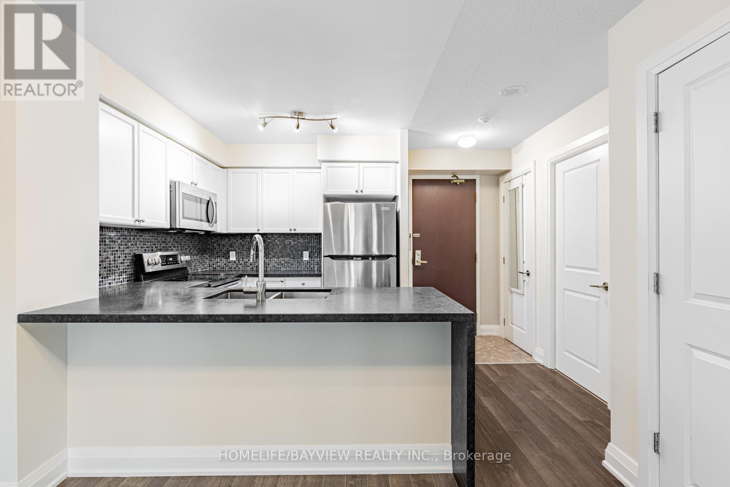 #1015 18 PARKVIEW AVENUE - 7