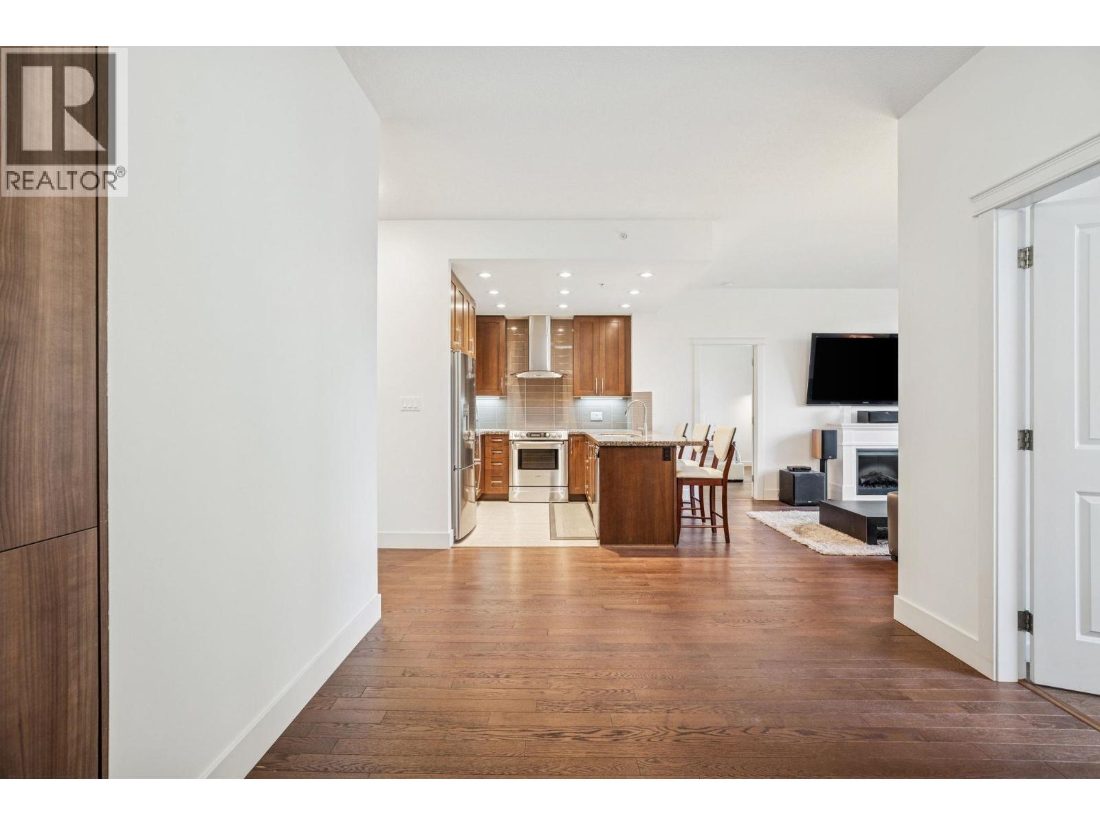 707 1415 PARKWAY BOULEVARD, Coquitlam