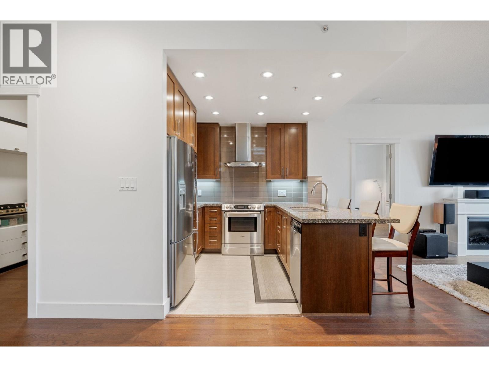 707 1415 PARKWAY BOULEVARD, Coquitlam