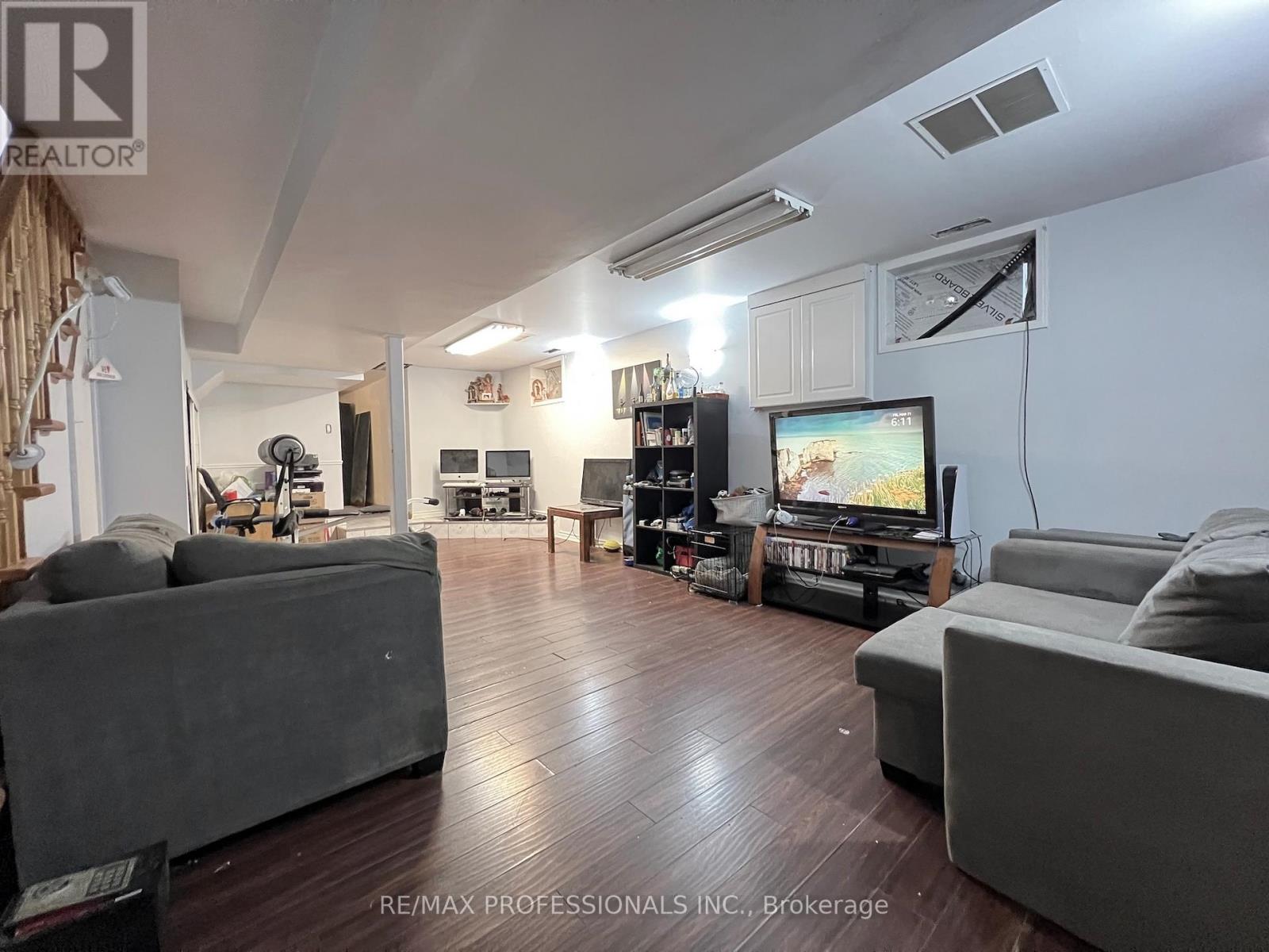 4 LOCUST STREET - 22