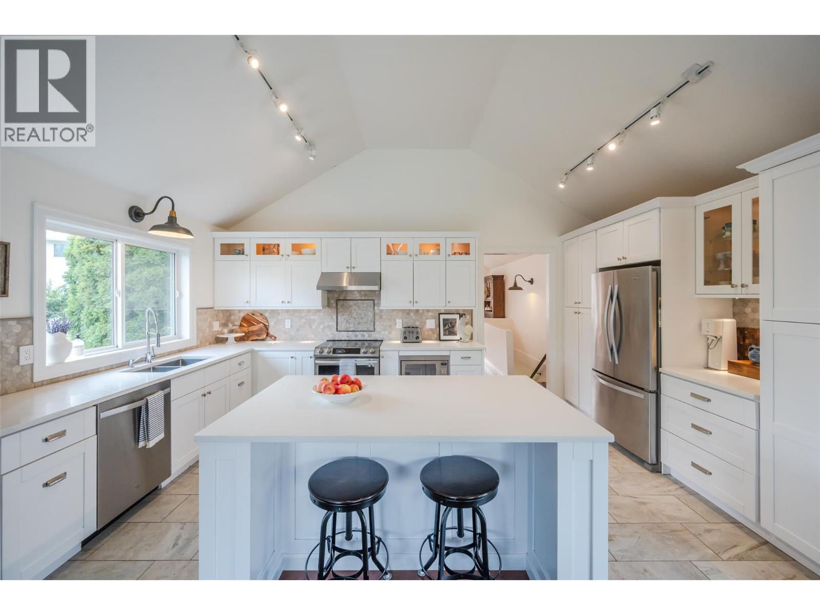 6107 TAVENDER COURT - 8