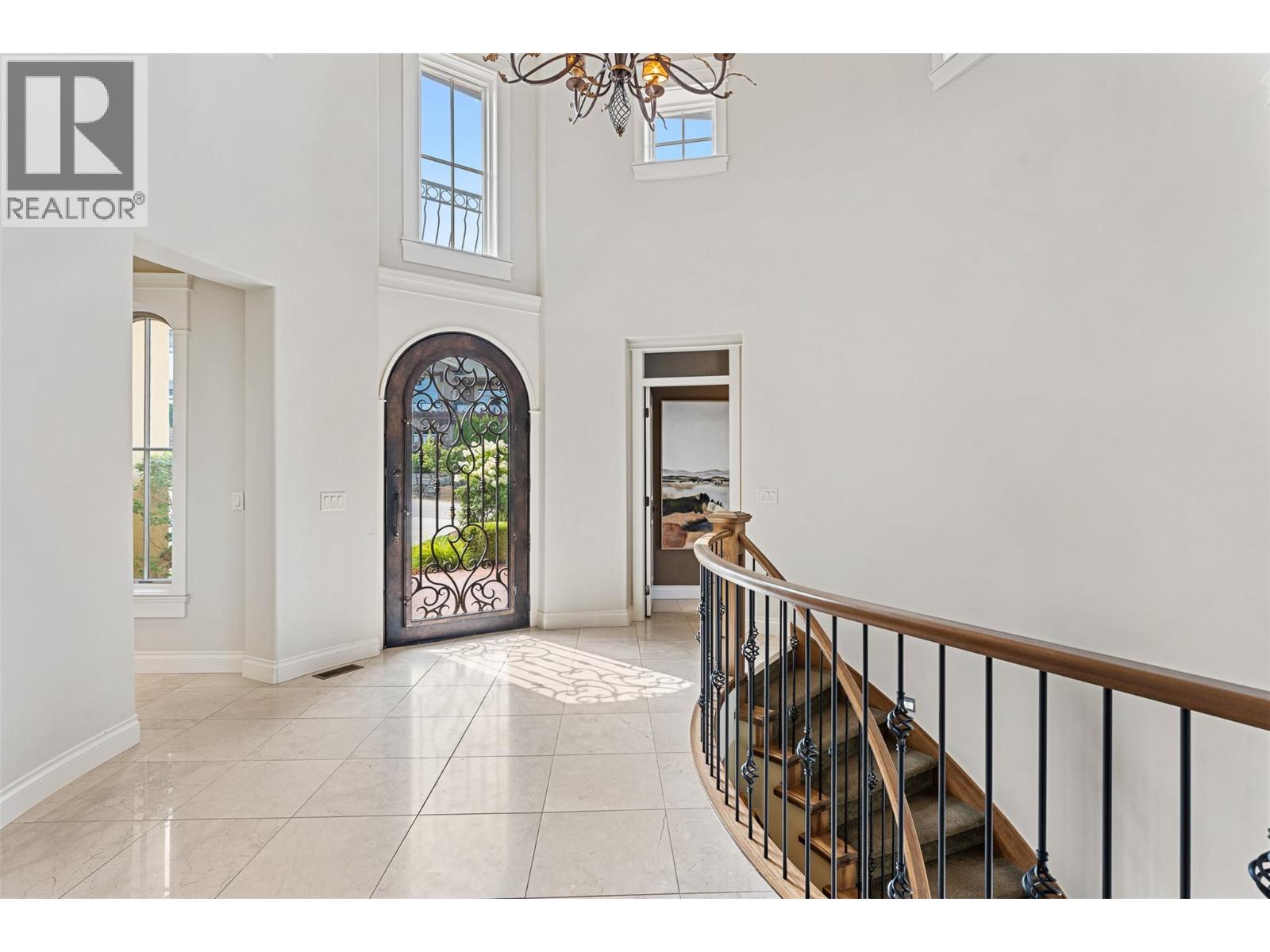  660 Almandine Court, Kelowna