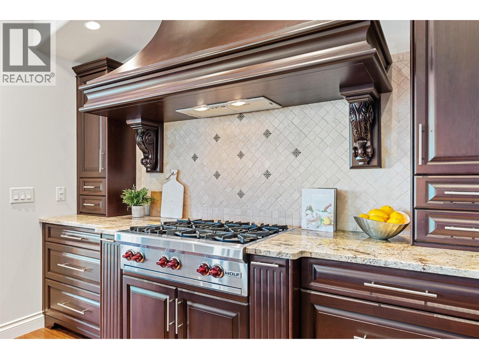  660 Almandine Court, Kelowna